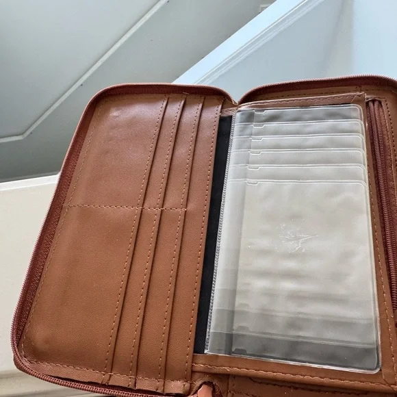 Elegant Brown Leather Women's Wallet - Picture 5 of 5